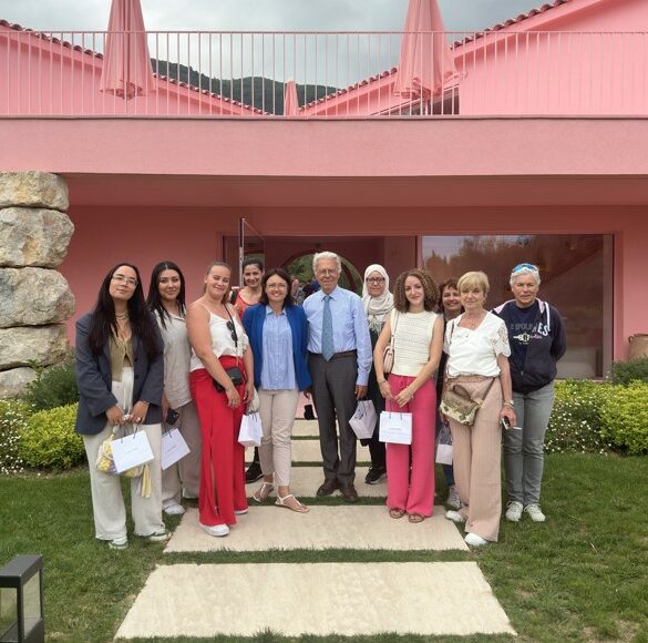 Equipe ASFO Grasse devant le Domaine Lancôme à Grasse